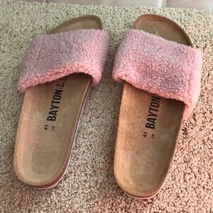 NWOB! Bayton SZ 41/10 pink wool kimo slippers .